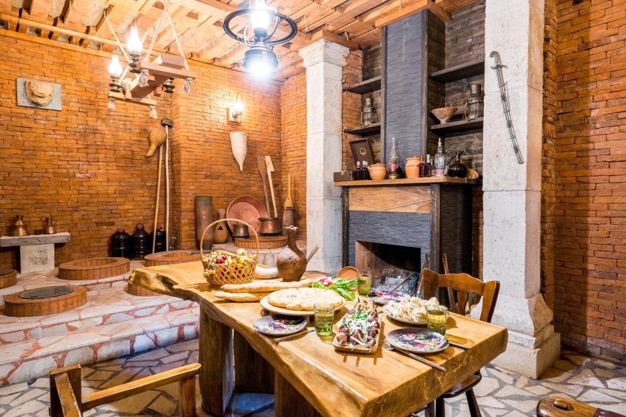 Отель Georgian House Кутаиси Экстерьер фото
